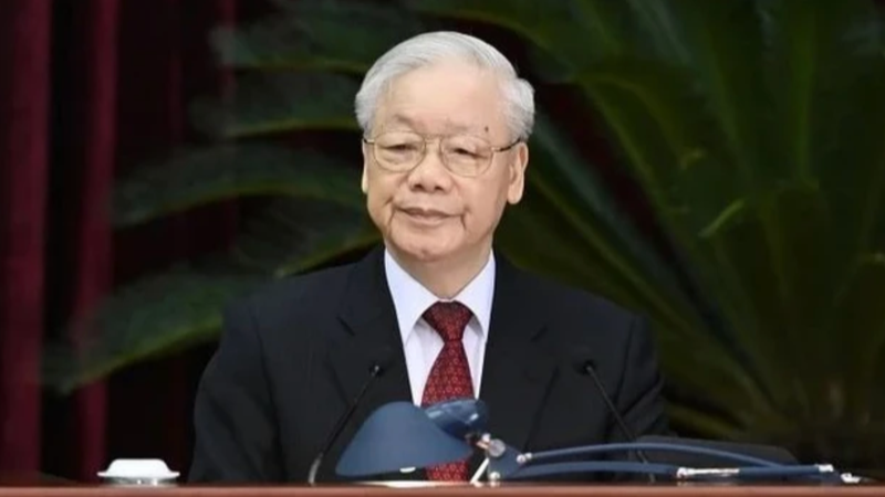 阮富仲逝世：越南多地电视台滚动播放其资料纪录片，各大网站换上黑白色调_凤凰网