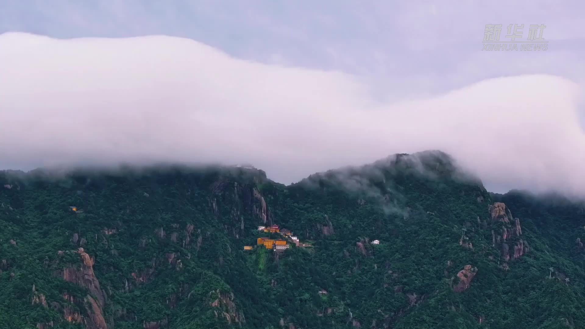 安徽九华山雨后初晴流云飞瀑