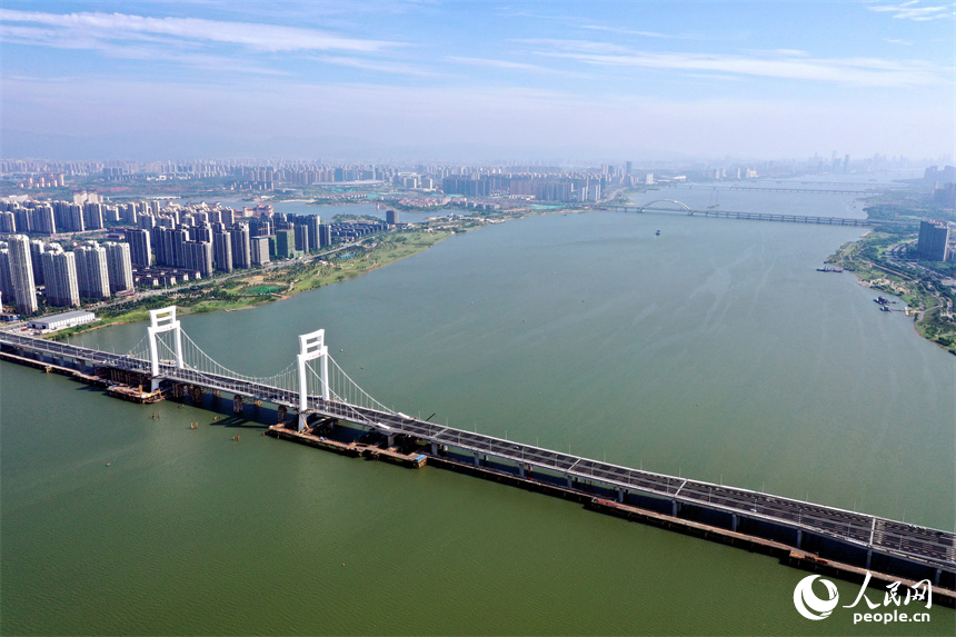 新建的洪州大桥主线实现通车。人民网记者 时雨摄