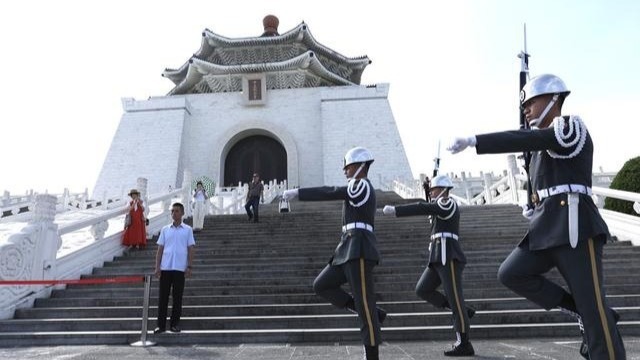 “中正紀念堂”儀仗隊撤至戶外操演，郭正亮批顧立雄在玩意識形態