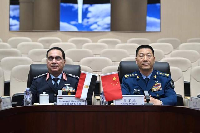（巴基斯坦采购歼-10C战机，对其性能非常满意）