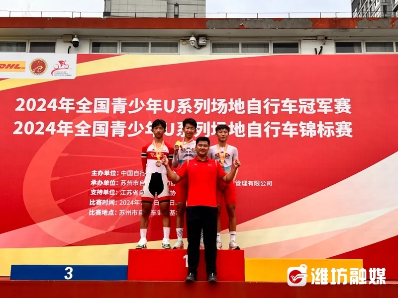 徐海青（中）、施政宇（右一）