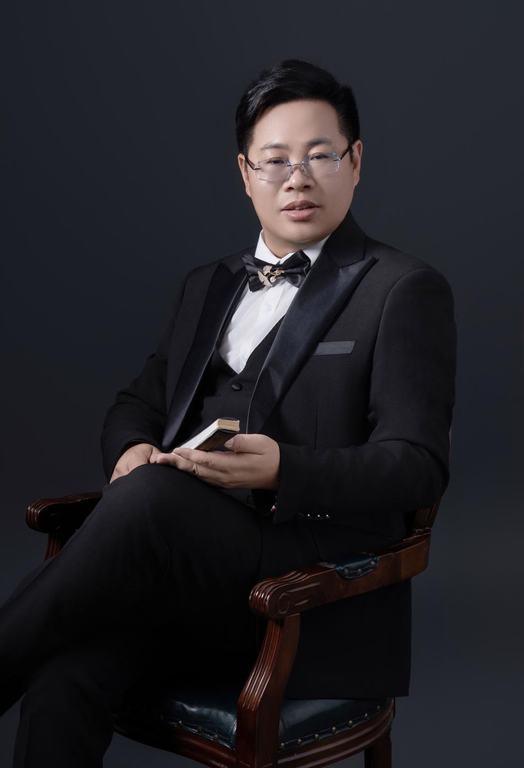 资深传媒人,文化学者张龙受聘为湖畔大学客座教授