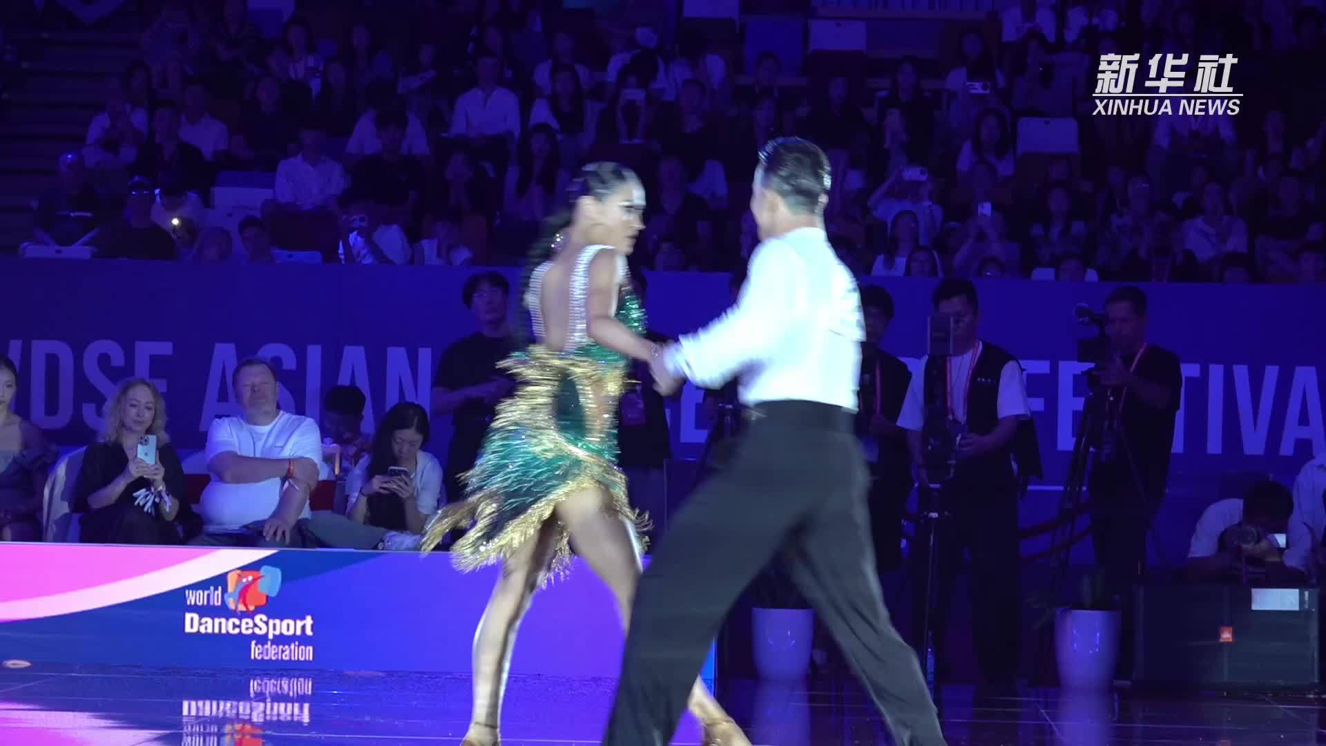 中国选手在世界体育舞蹈大奖赛(无锡站)拉丁舞比赛中夺冠