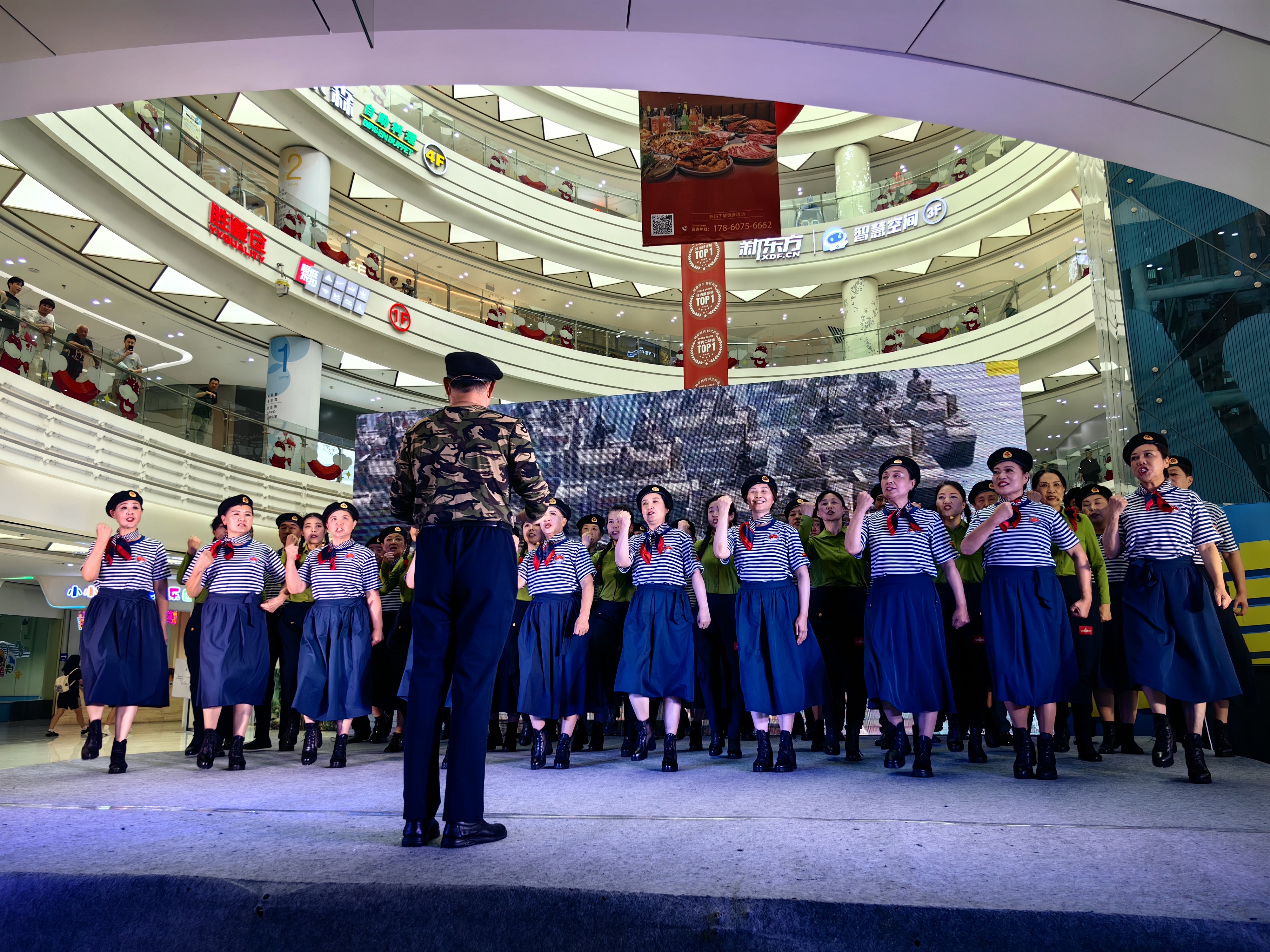 “红色基因 薪火相传”青岛市红色文艺进商场演出活动成功举办