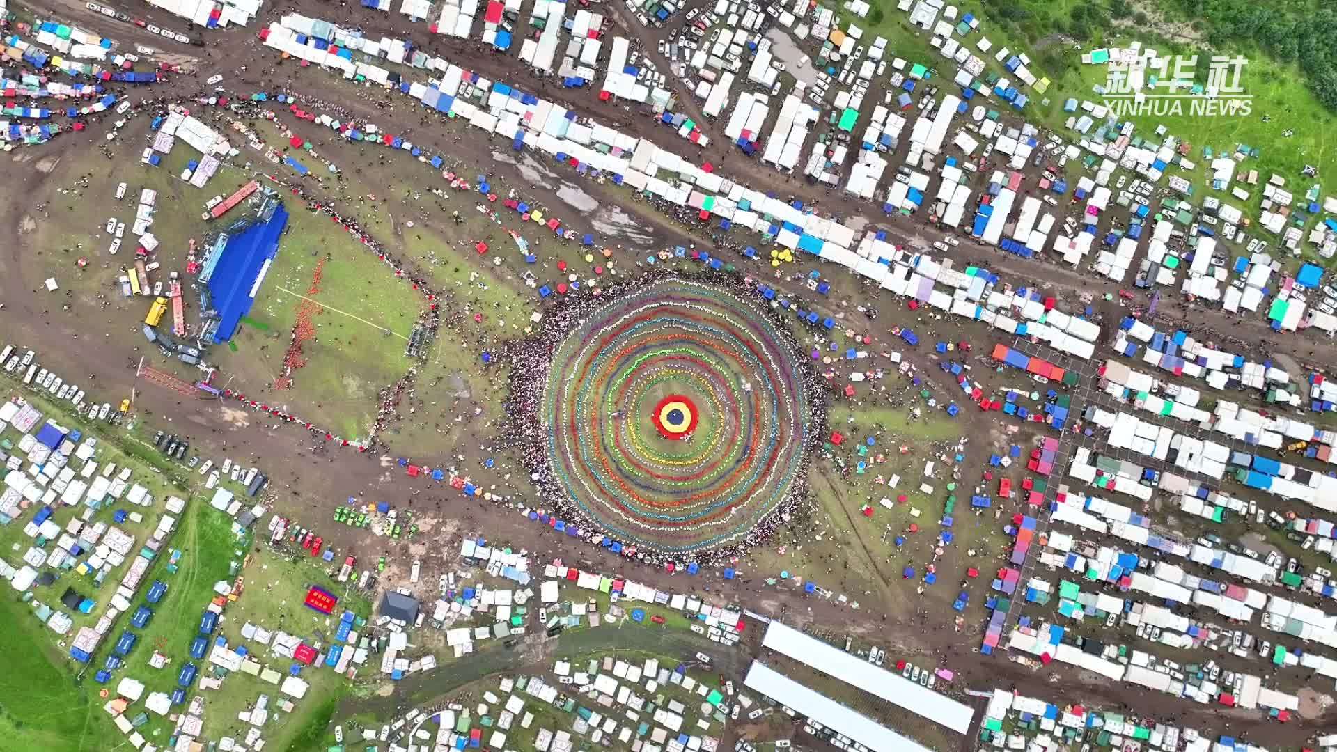 西藏类乌齐：数千人“岭卓舞”创下世界纪录