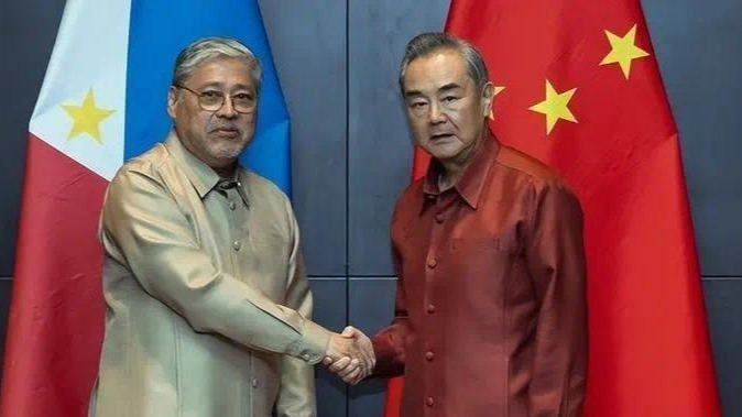 在菲外长面前，王毅外长说了句重话：菲方再朝令夕改，后果很严重