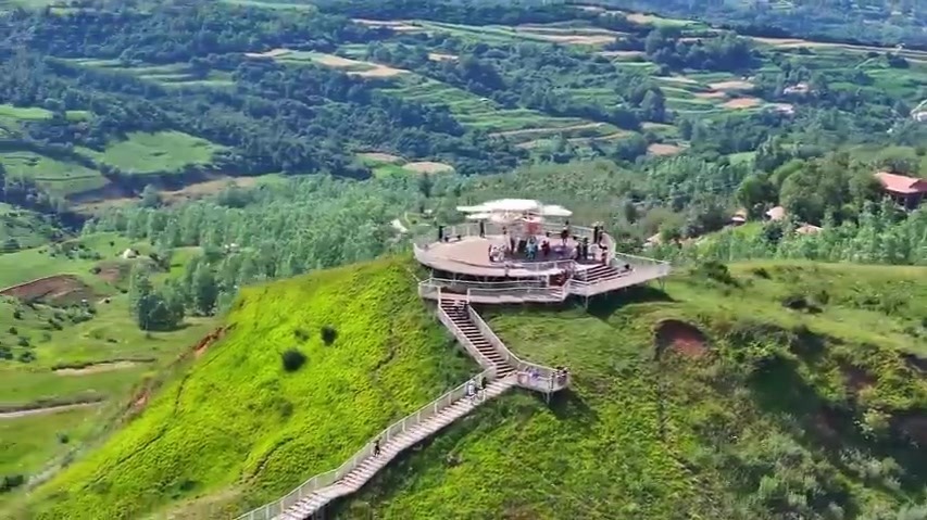 太子山旅游大通道耳子屲梁景区景色怡人