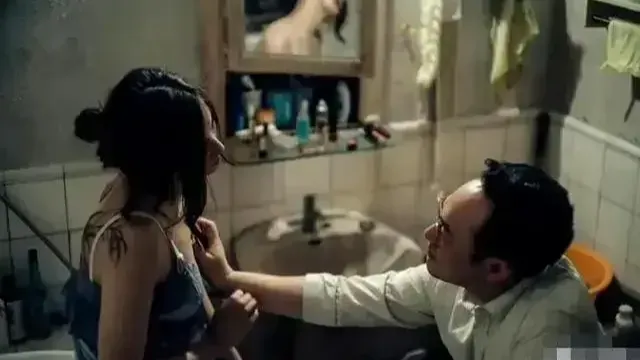 张颂文和辛芷蕾拍爱情片，涉及大量亲密戏份，女方粉丝破防大骂：这算性骚扰！封面图