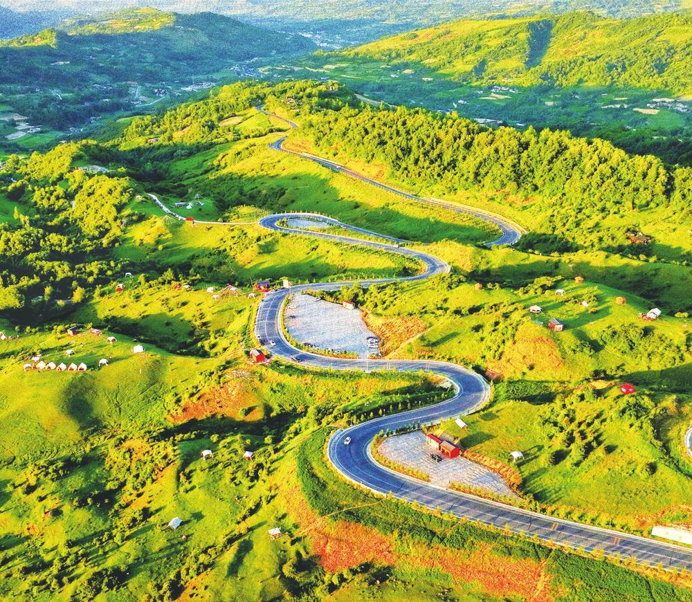 太子山旅游大通道一段　新甘肃&middot;甘肃经济日报通讯员　张国庆　摄