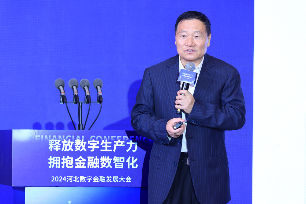 中国证券监督管理委员会原主席肖钢进行主旨演讲