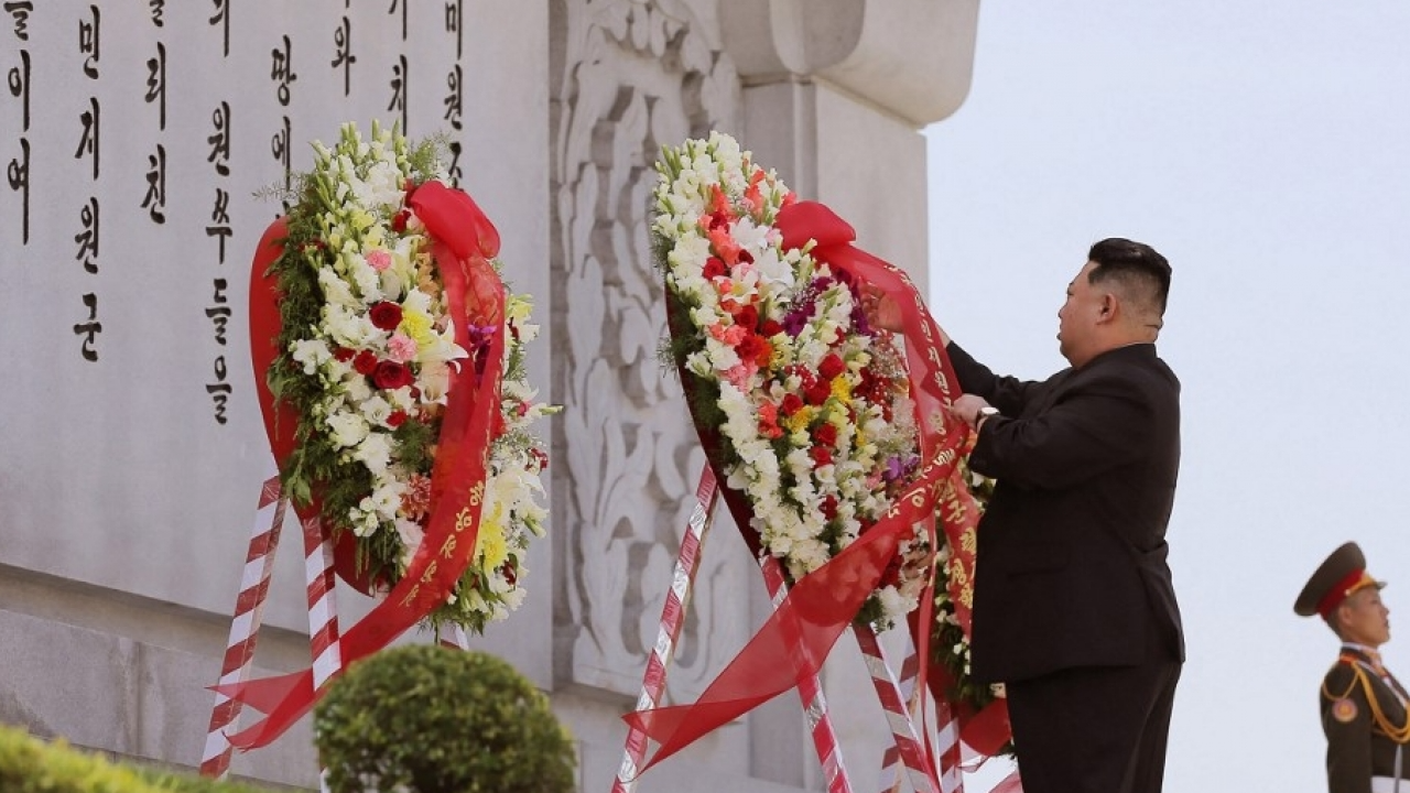 朝鲜领导人金正恩参谒中朝友谊塔