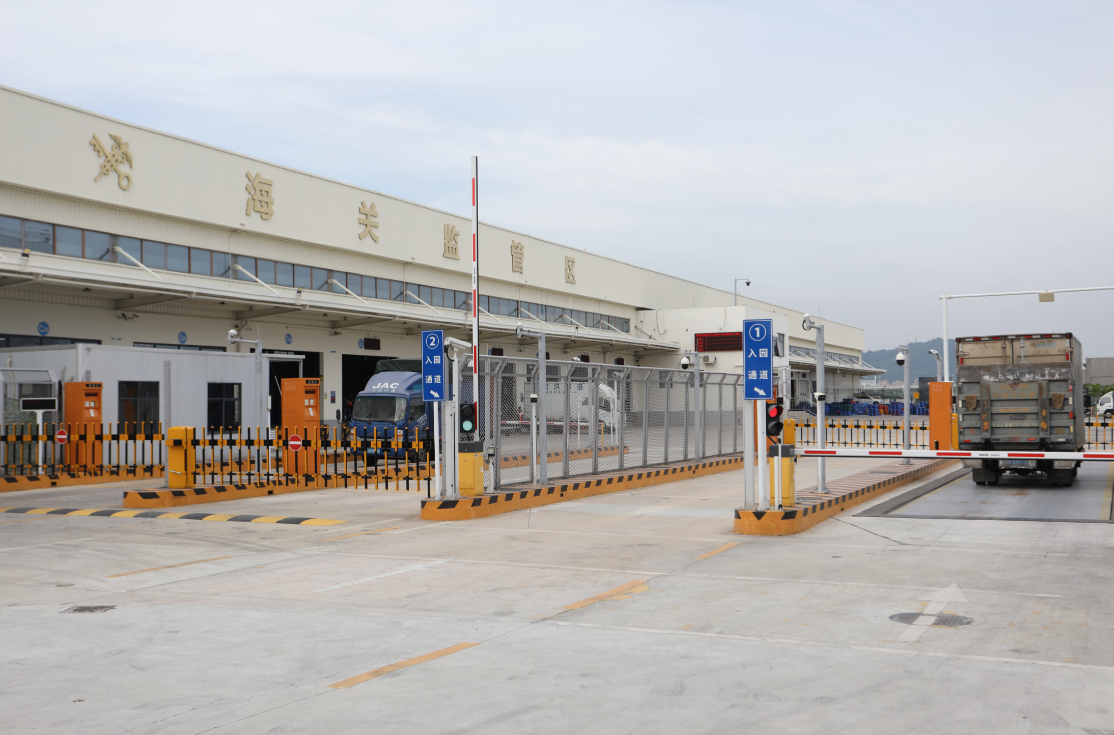 深圳机场启用国内首个  “智慧化、远程化”监管的国际货站