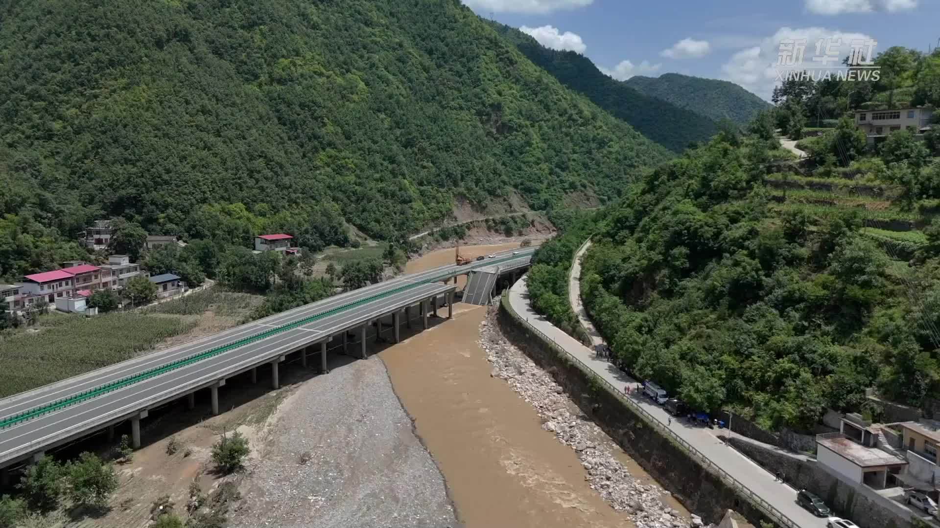 陕西柞水高速公路桥梁垮塌灾害搜救持续进行