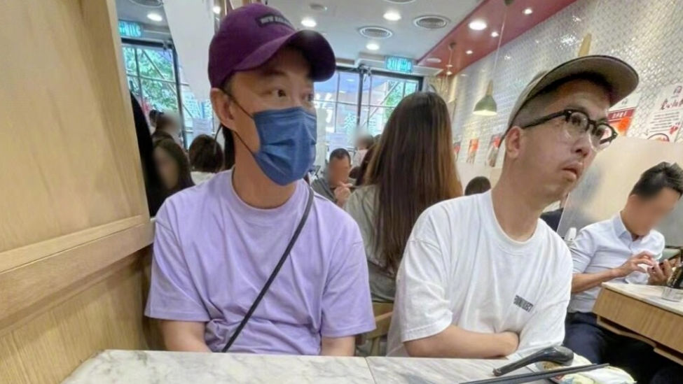 陈奕迅茶餐厅开饭拼桌被认出，希望同桌路人小声一点封面图