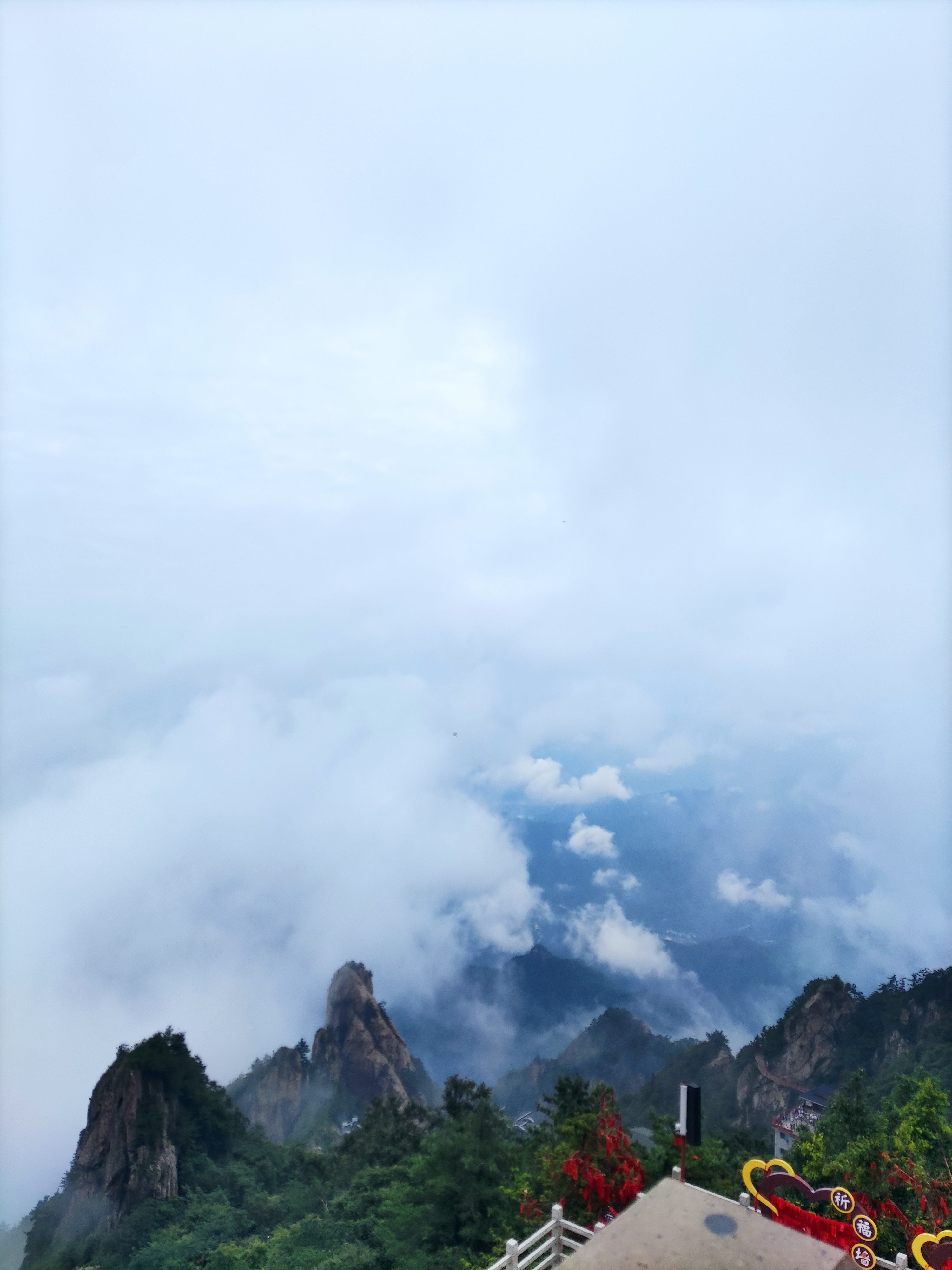 被夏天的老君山硬控了30秒