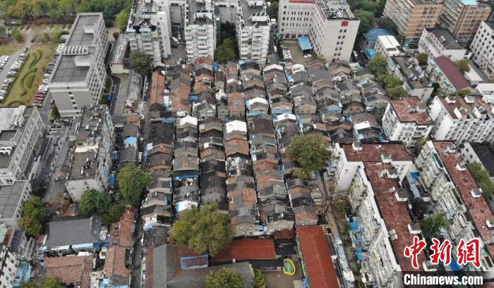 旧日的石榴新村航拍画面。南京市城乡建设委员会供图