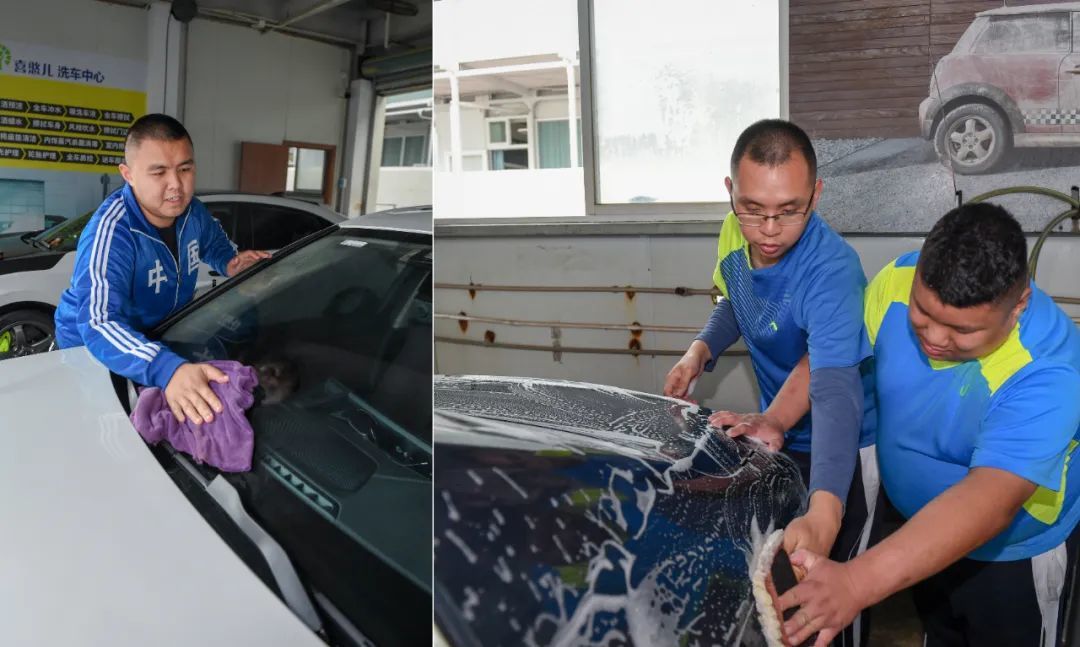 这是一张拼版照片：2024年3月22日，在深圳喜憨儿洗车中心，左图为“心青年”吴华坚在擦拭车辆，右图为“心青年”许继伦（右二）和同事一起洗车。19岁的吴华坚和30岁的许继伦2023年7月入职深圳喜憨儿洗车中心，担任洗车工。喜憨儿洗车中心现有15名心智障碍员工。新华社记者 毛思倩 摄