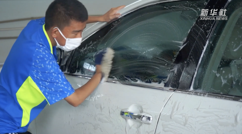 深圳：一群“喜憨儿”九年洗了10万台车