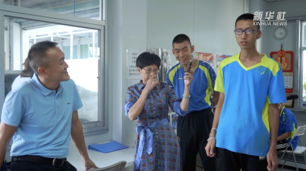 深圳：一群“喜憨儿”九年洗了10万台车