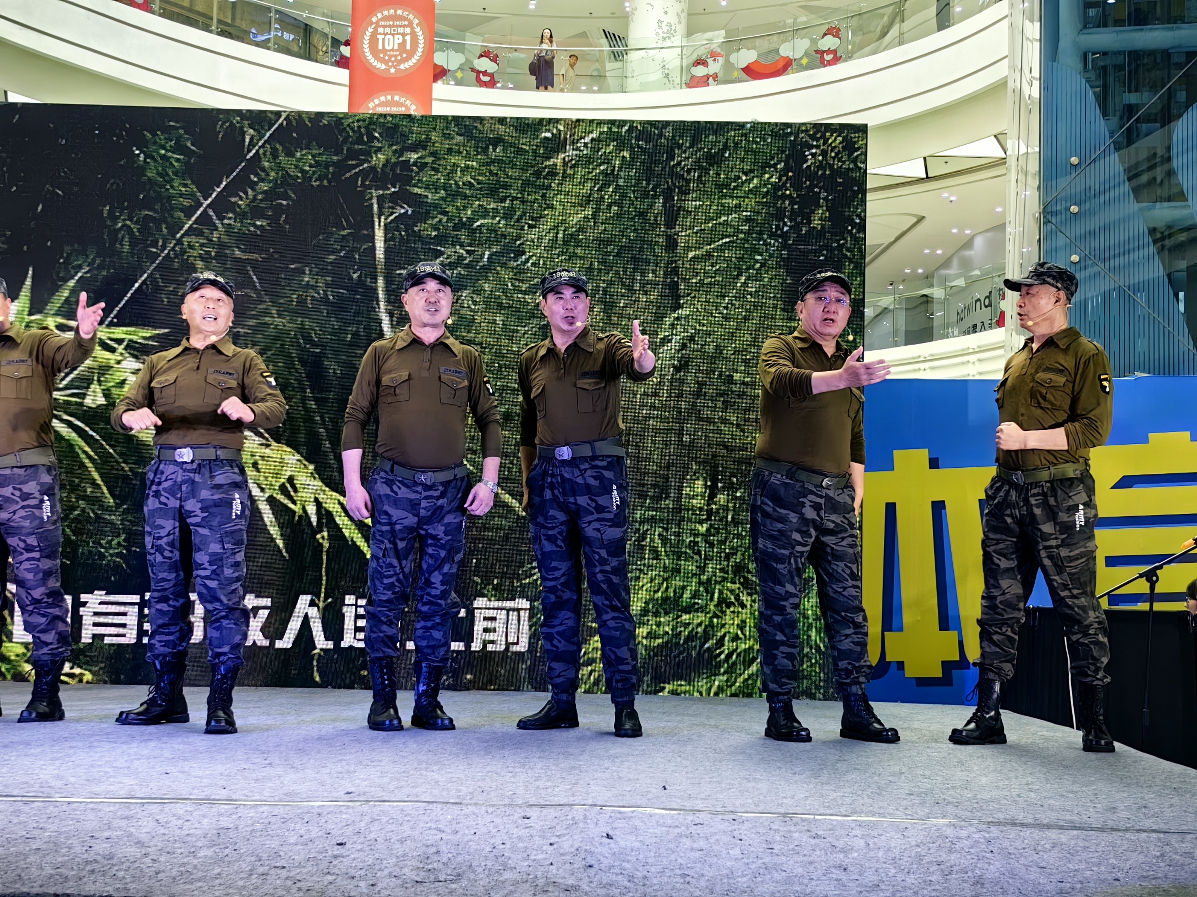 “红色基因 薪火相传”青岛市红色文艺进商场演出活动成功举办