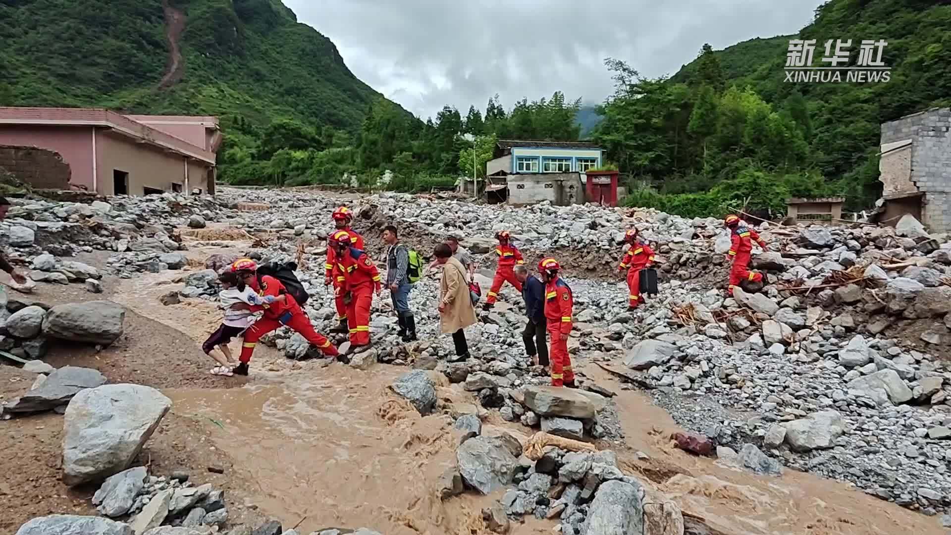 四川雅安汉源县山洪泥石流灾害抢险救援工作持续紧张有序开展_凤凰网
