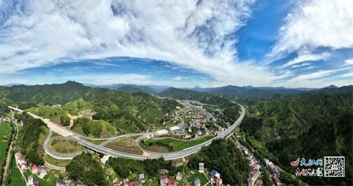 遂大高速远景（图片均由李建平提供）