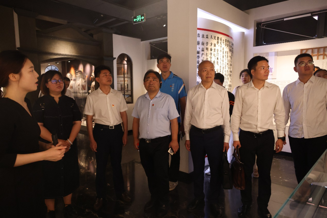 在昙华林近代教育博物馆参观学习
