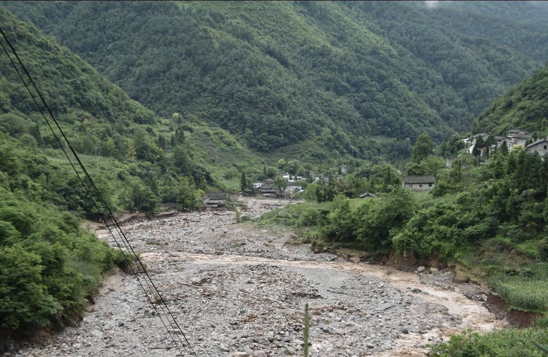 四川漢源村民回憶山洪暴發(fā)：八九十歲的老人都說沒見過這么大的泥石流