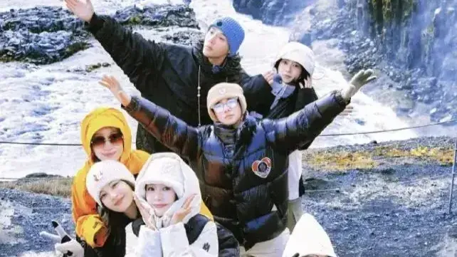 宁静各种作大翻车？唱歌被嘲像猪猪侠，曾趴在张国立腿上谄笑还骂赵丽颖土封面图