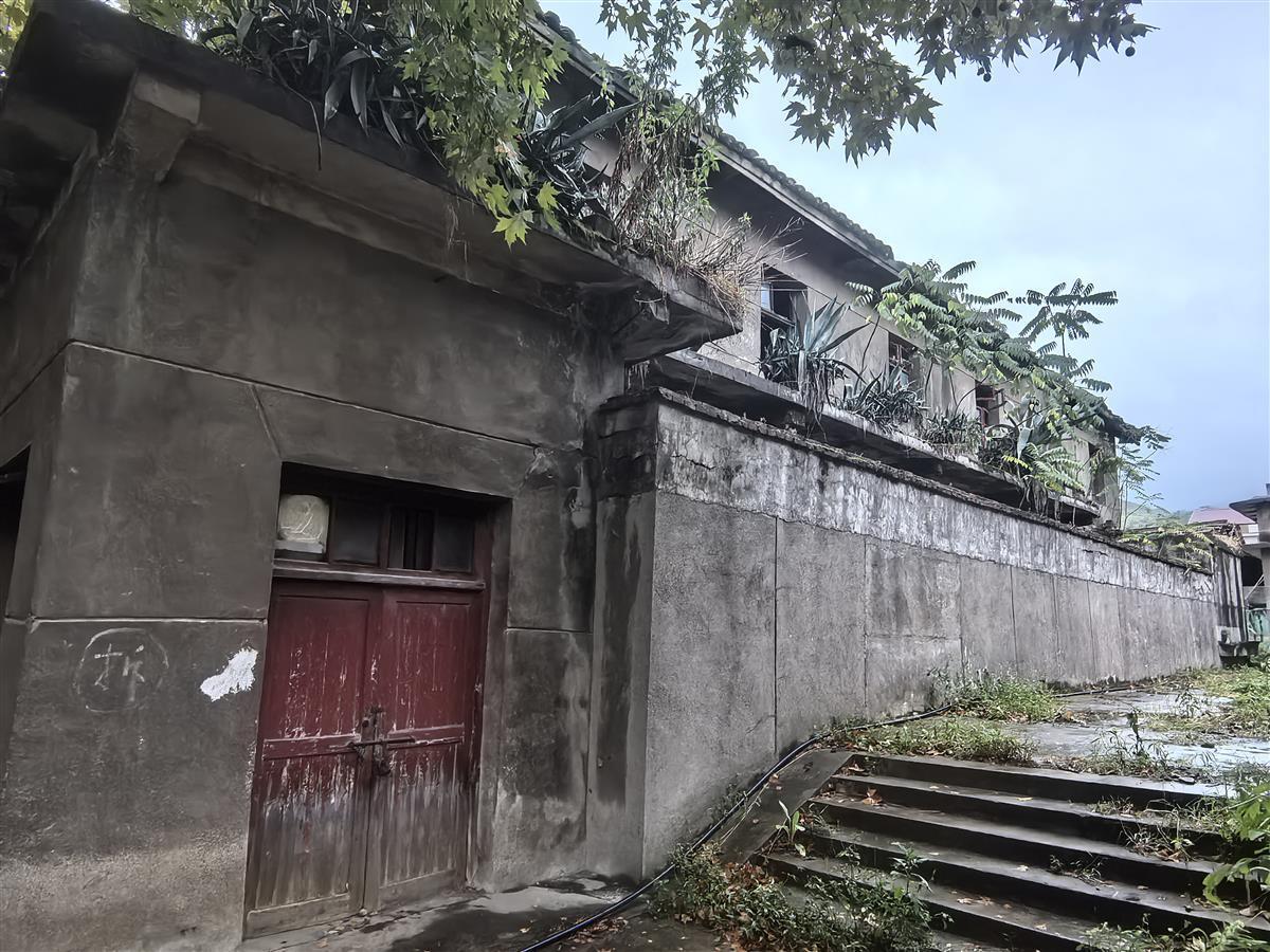 覃海洋父母住过的房子