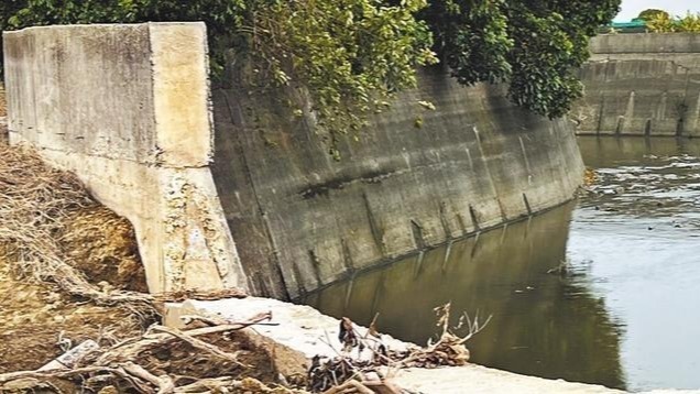 排水護岸連鋼筋都沒有？臺南淹水暴露“豆腐渣工程”，當地人怒瞭