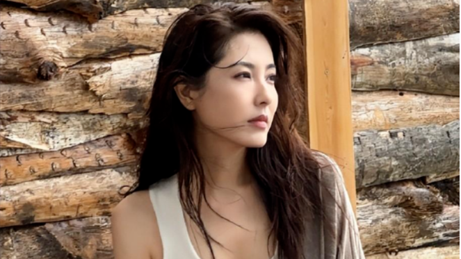 她是两百年一遇的美人，曾靠美貌征服3个影帝，如今快48岁仍未婚封面图