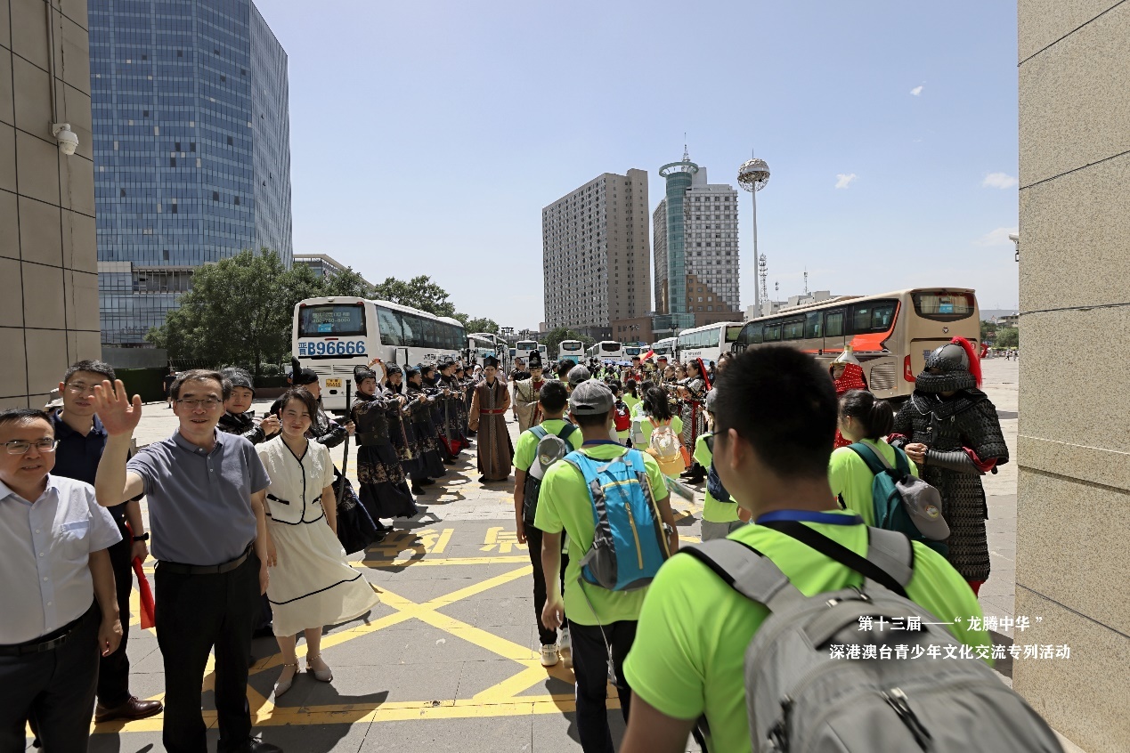 图：大同方面热烈欢迎“龙腾中华”专列一行