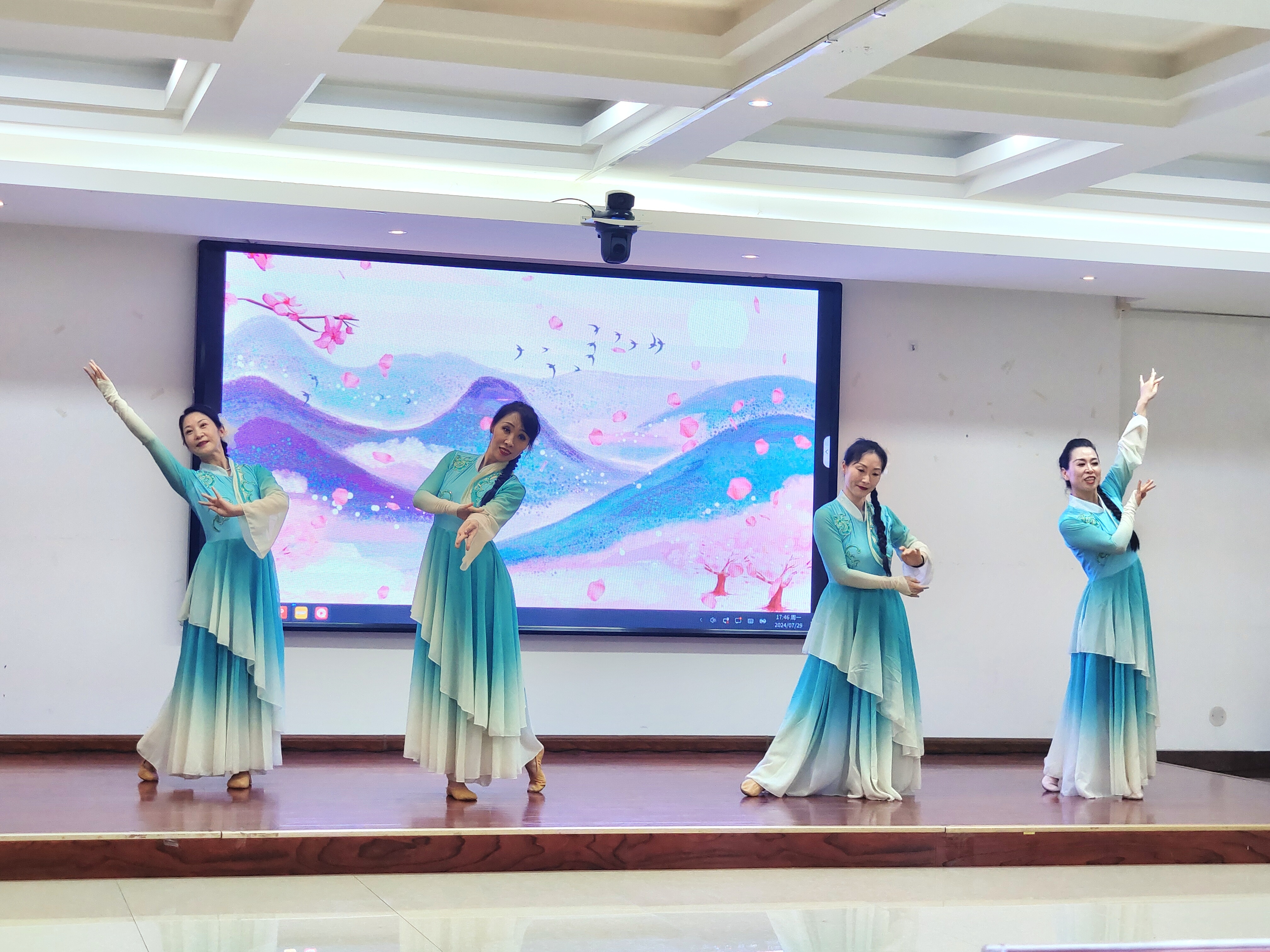 “红色基因 薪火相传”青岛市红色文艺进军营演出活动成功举办