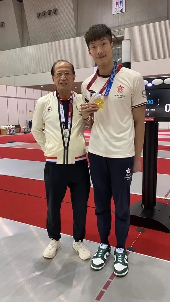 ▎贝钧奇与张家朗在东京奥运会时的合影。