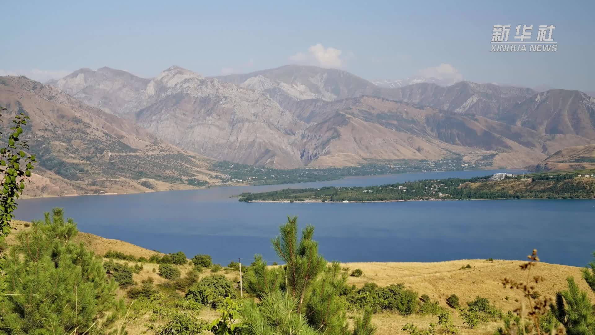 塔什干州夏日：山间美景 水库清爽