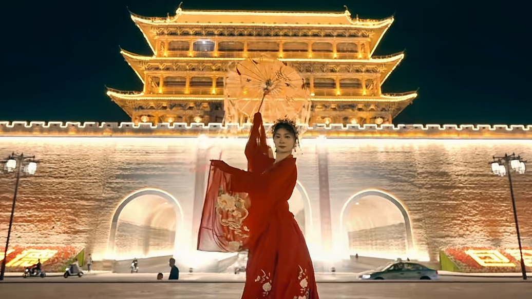 夜晚的武威游客如织　再现诗词中的盛唐景象