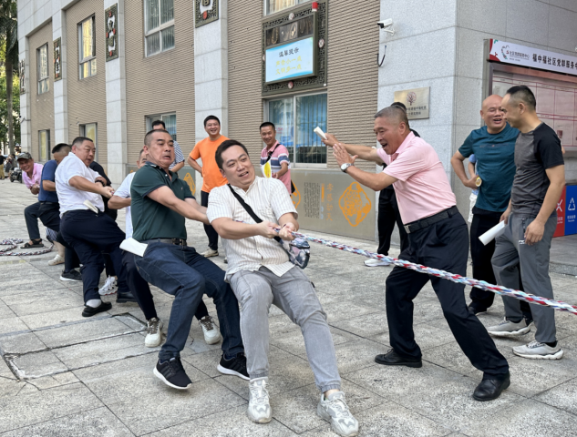 西乡福中福社区新时代文明实践站开展“军人本色”退役军人拔河比赛