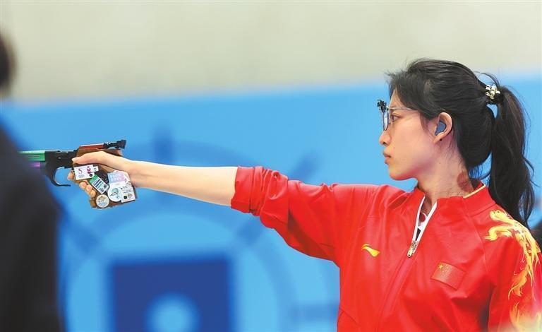 7月28日，李雪在比赛中。新华社发