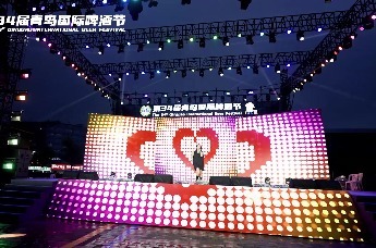 来第34届青岛国际啤酒节崂山会场 丰富多彩的艺术巡游将为您呈现一场场视觉盛宴