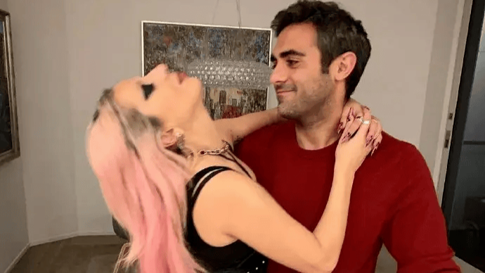 LadyGaga证实订婚喜讯 称男友为“我的未婚夫”封面图