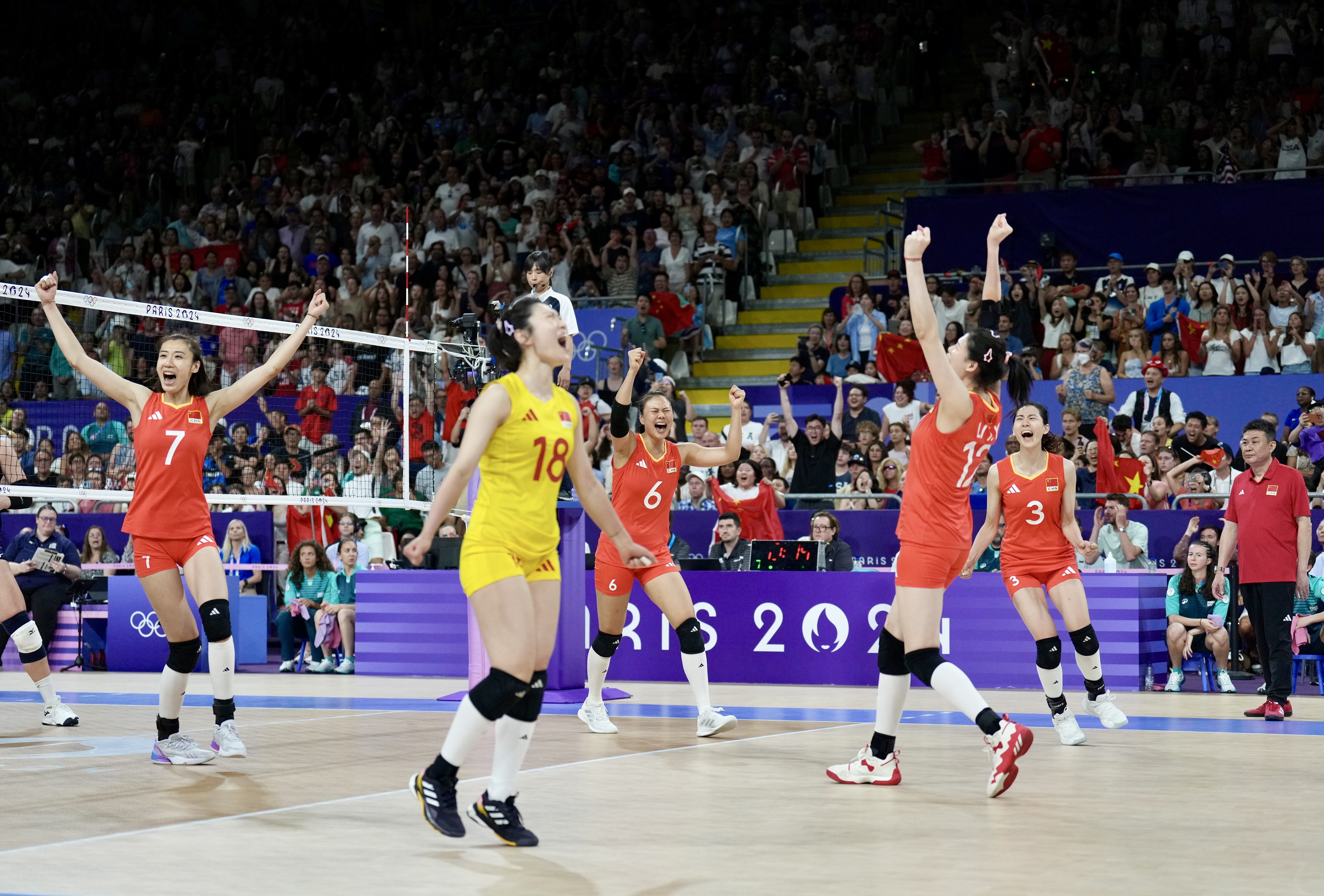 中国女排3-0轻取法国，两连胜小组提前出线