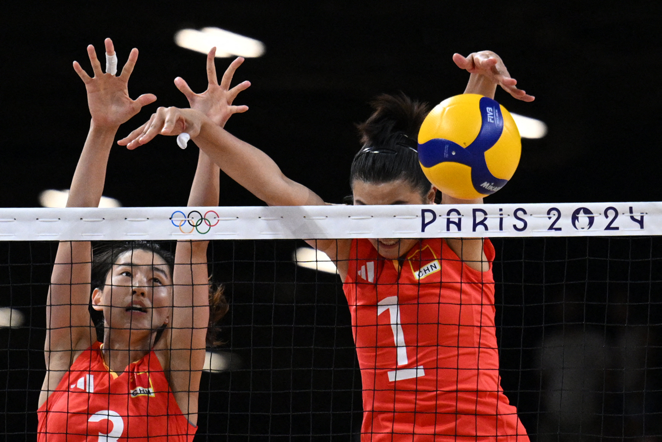 中国女排3-0轻取法国，两连胜小组提前出线