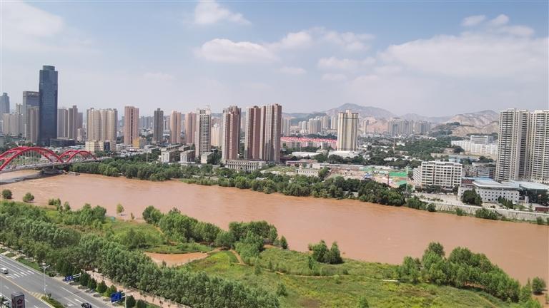 黄河母亲一侧的公园　□李新海　摄