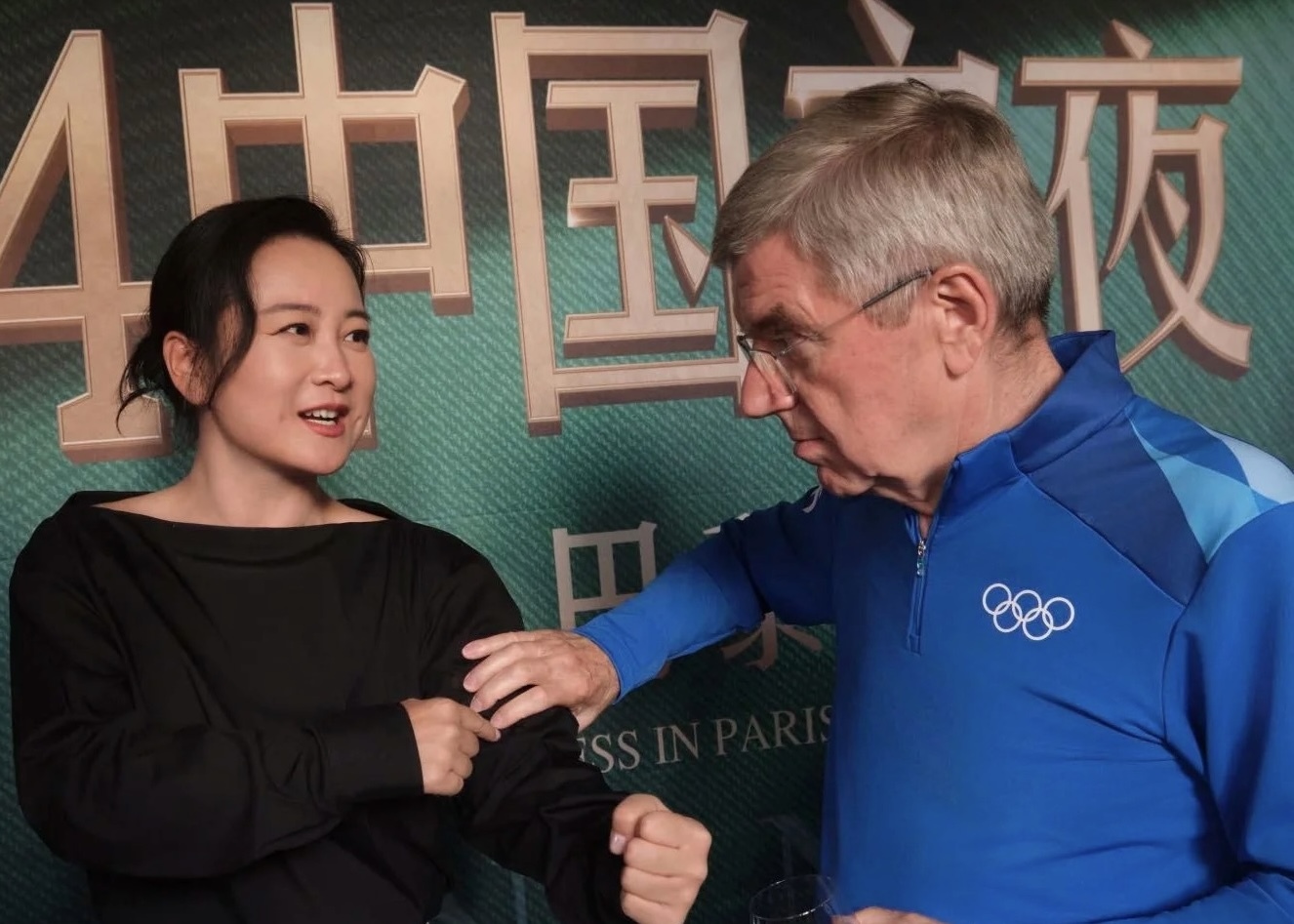 穿PRADA走开幕式、穿lululemon看拳击...贾玲才是奥运会最时髦女王！