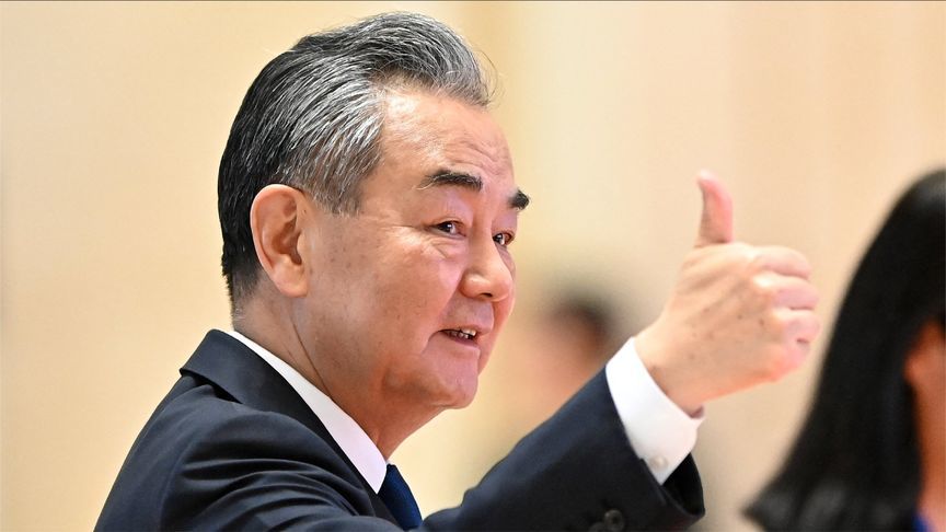乌克兰邀请王毅访问，既盼中国促和，又接美国军火：此事古难全