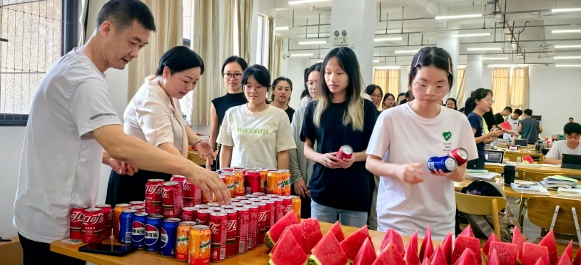 江西师大科学技术学院领导看望慰问暑期留校学生