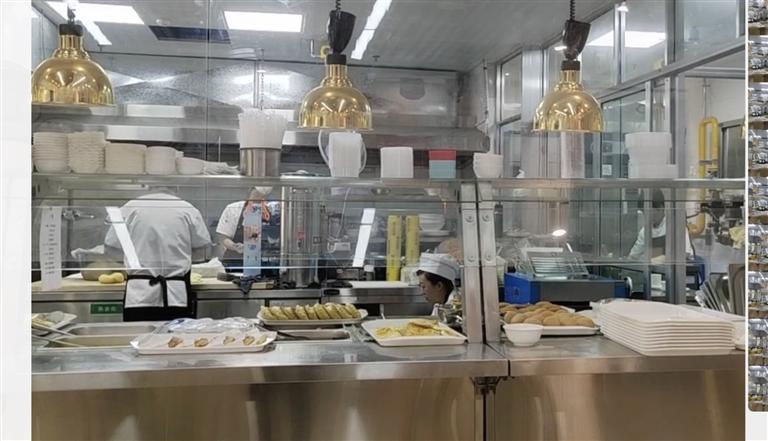 明厨亮灶　董永前　摄