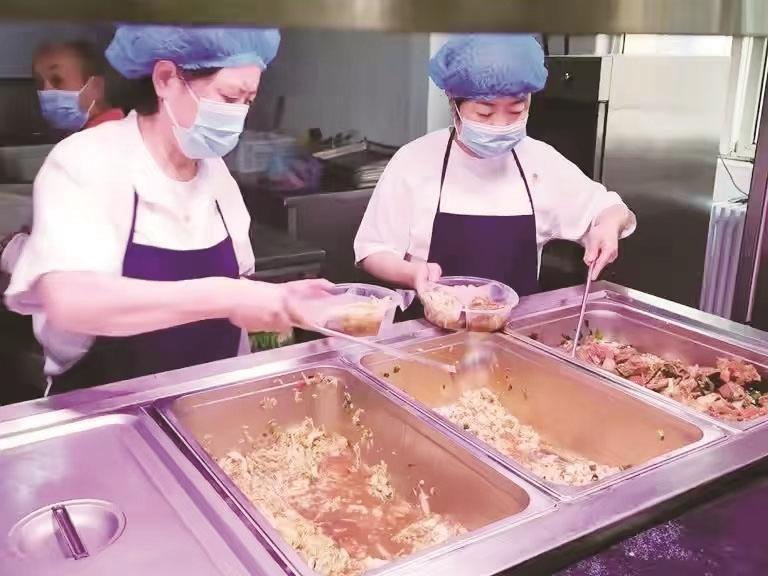 丰盛干净的饭菜